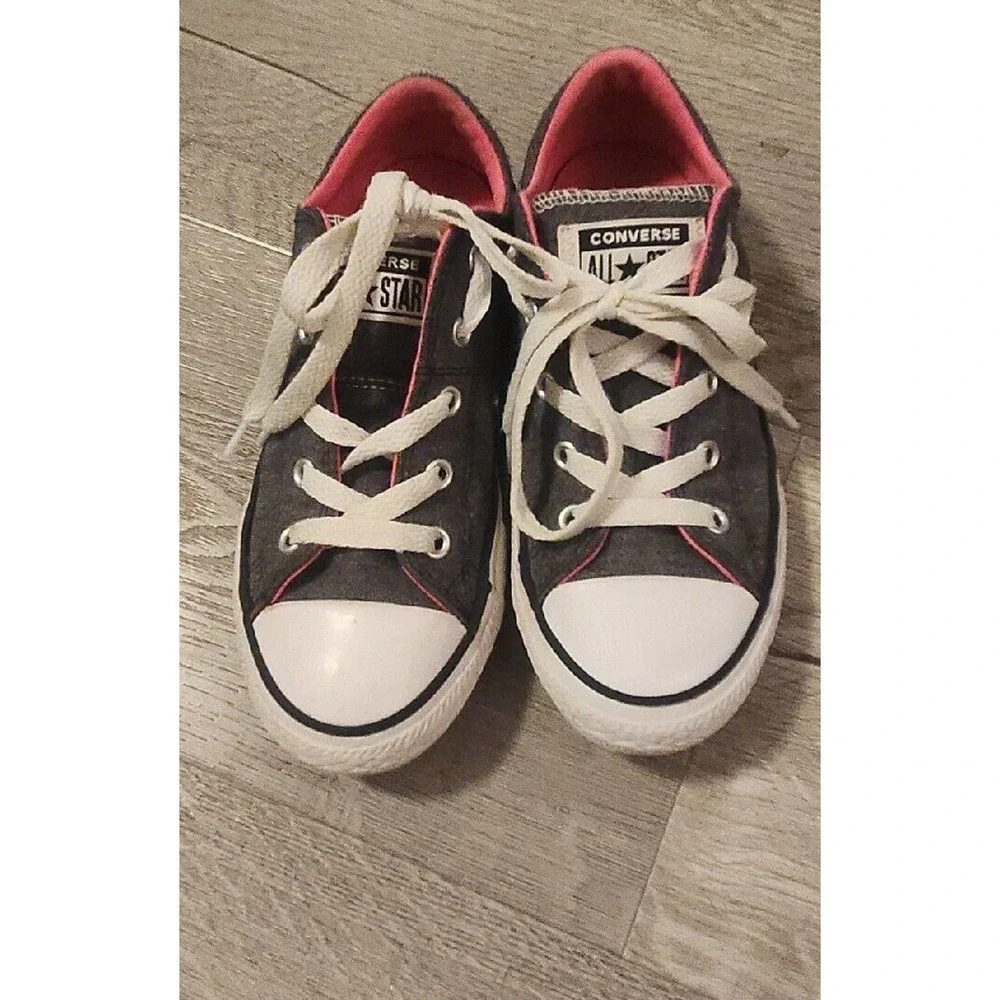 Converse All Star Low Top Shoes Dark‎ Gray With Pink Trim Size 1